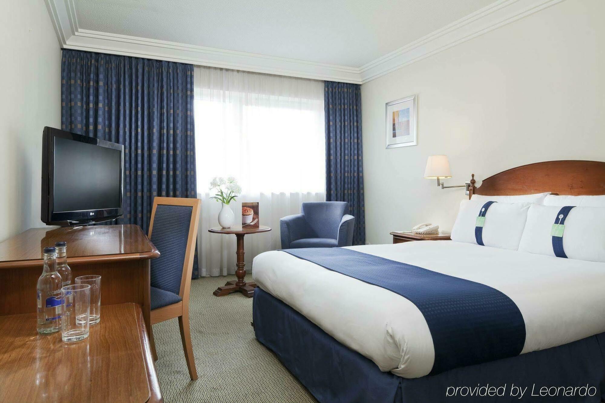 Holiday Inn London Brent Cross, An Ihg Hotel Exterior photo